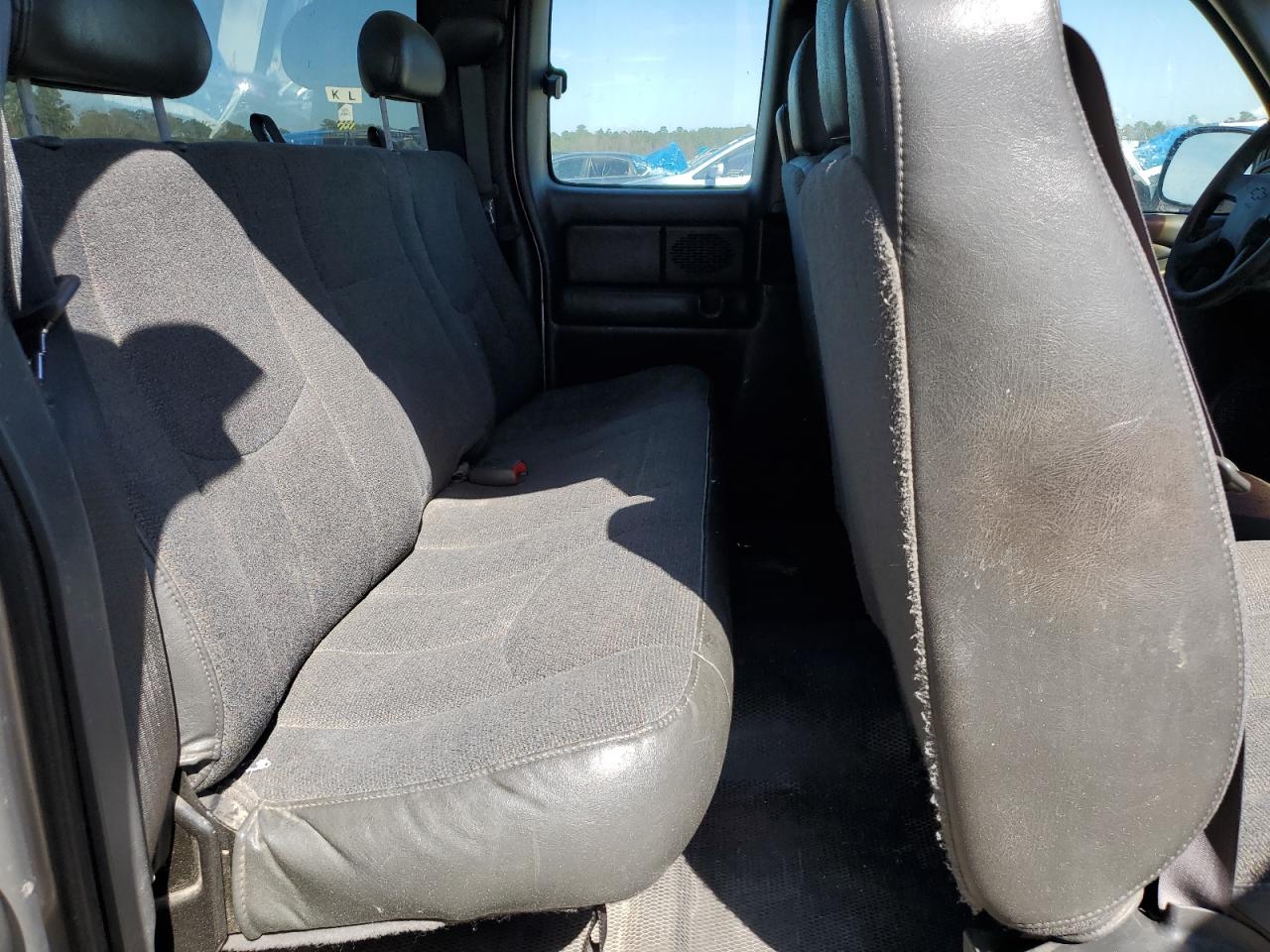 2004 Chevrolet Silverado - Image 10