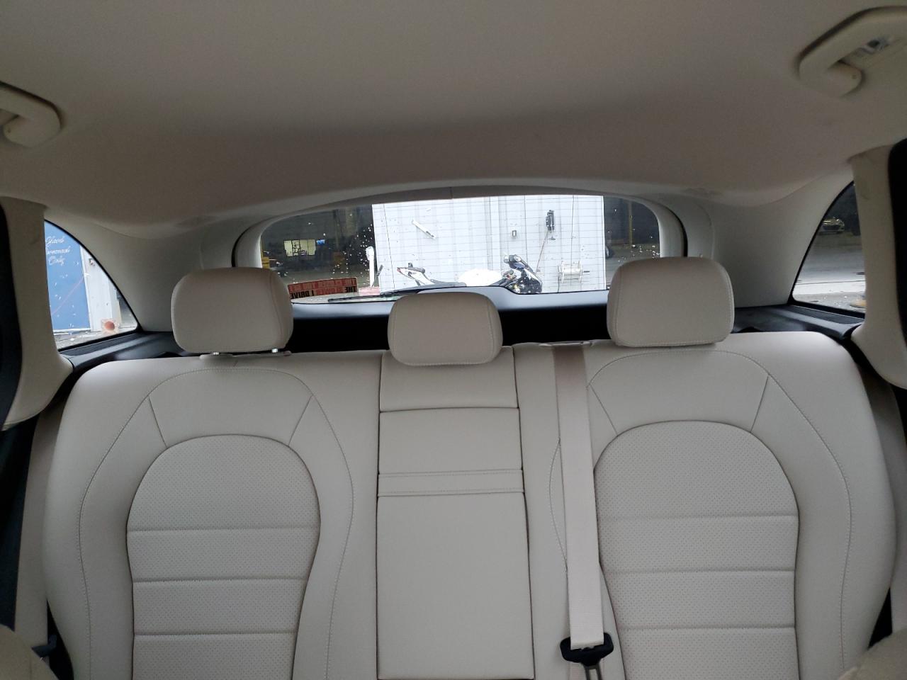 2016 Mercedes-Benz GLC - Image 10