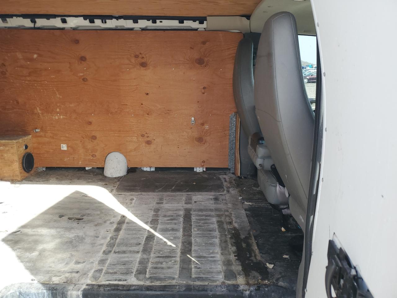 2014 Chevrolet Express - Image 10