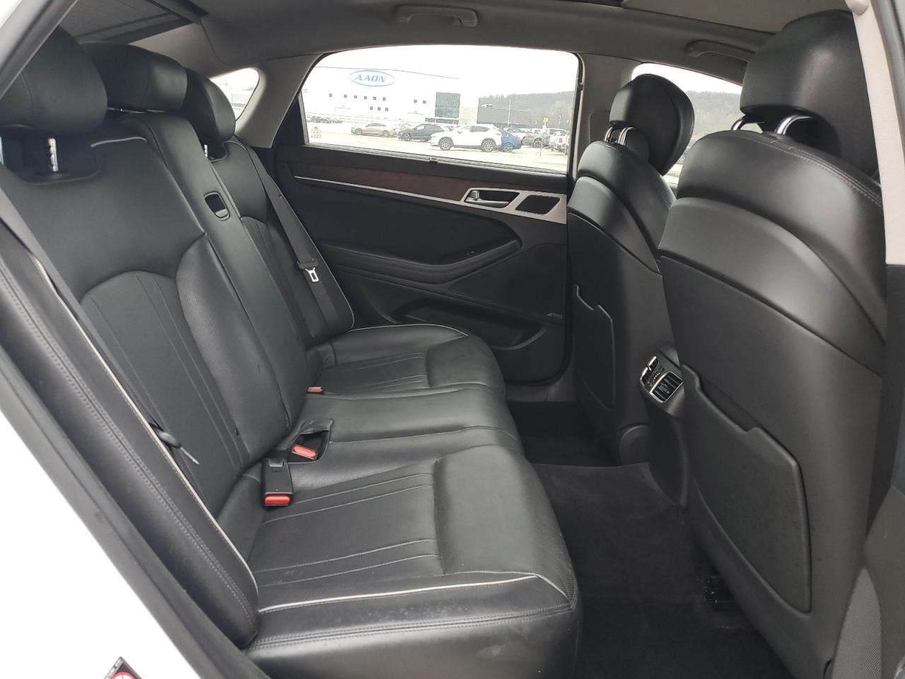 2015 Hyundai Genesis - Image 10