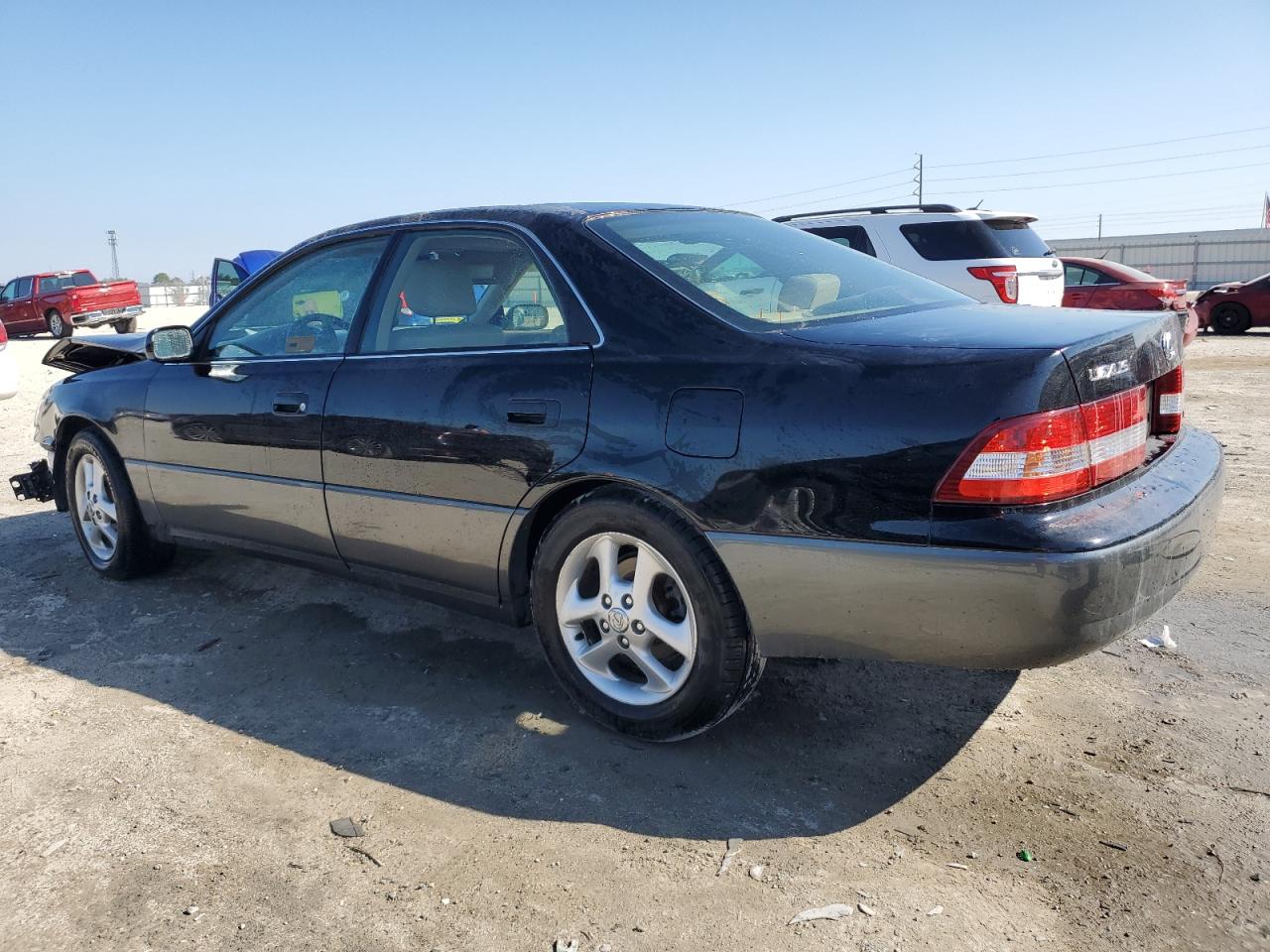 2000 Lexus ES - Image 2
