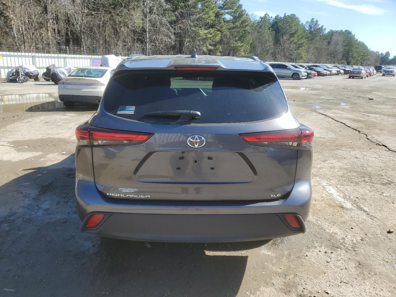 2021 Toyota Highlander - Image 6