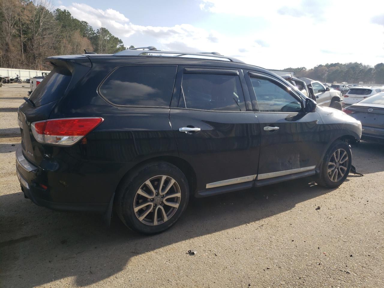 2014 Nissan Pathfinder - Image 3