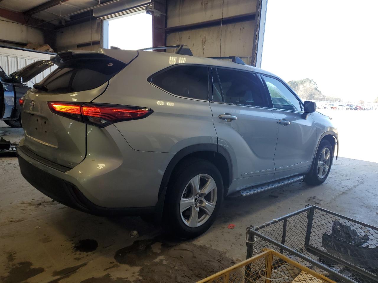 2022 Toyota Highlander - Image 3
