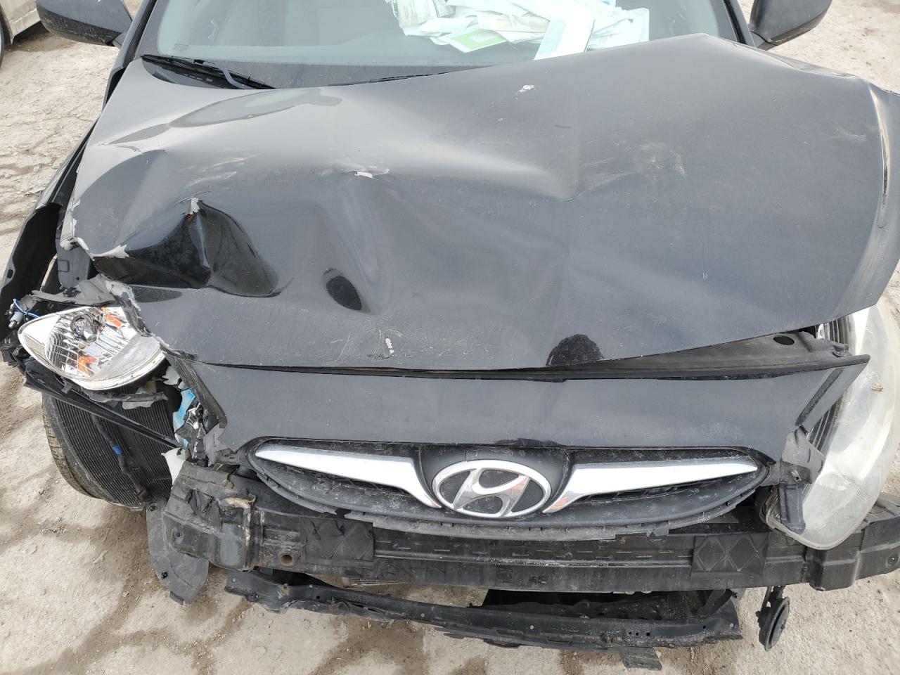 2013 Hyundai Accent - Image 12