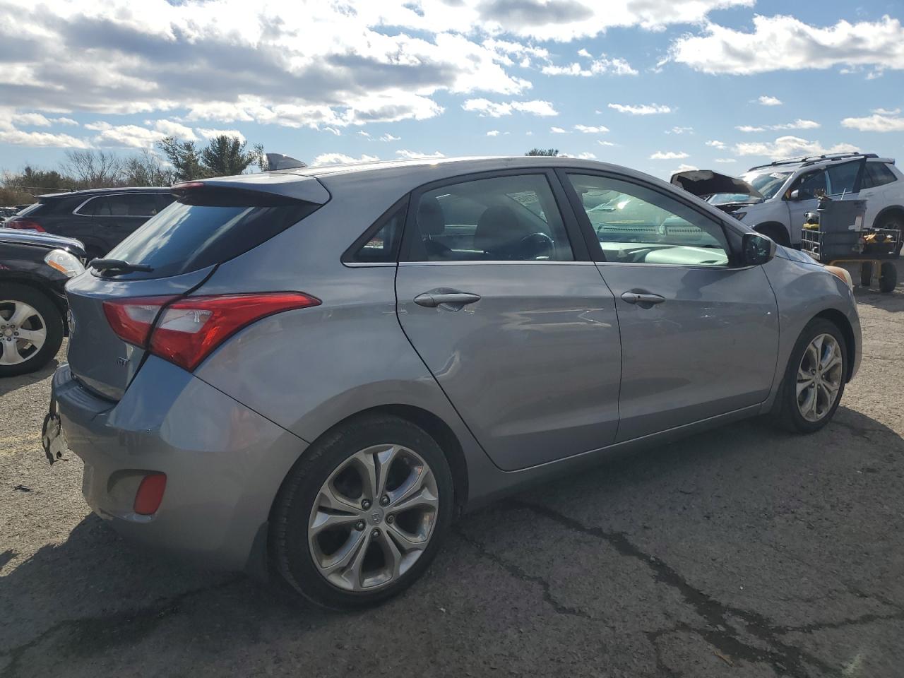 2013 Hyundai Elantra - Image 3