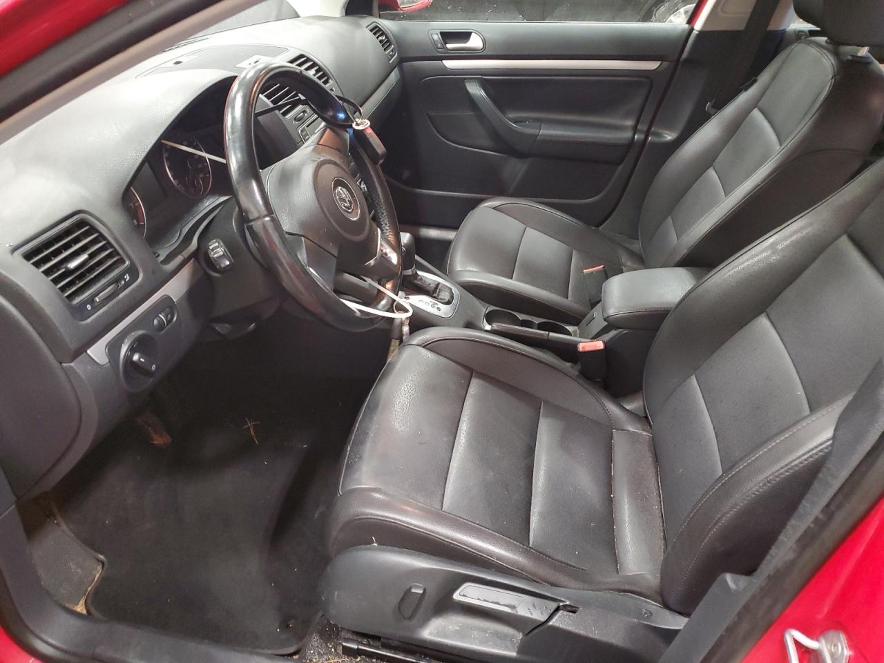 2010 Volkswagen Jetta - Image 7