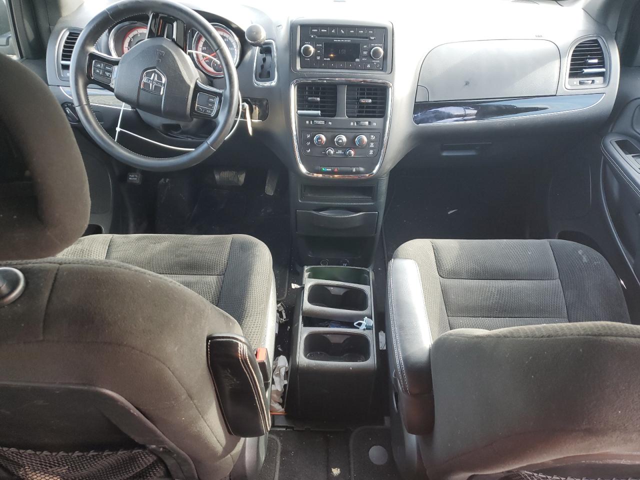 2017 Dodge Caravan - Image 8