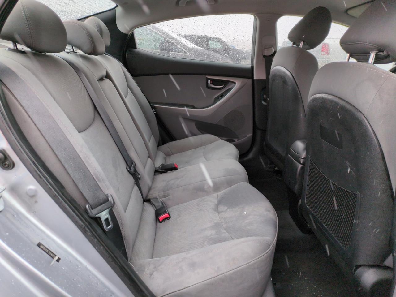 2016 Hyundai Elantra - Image 10