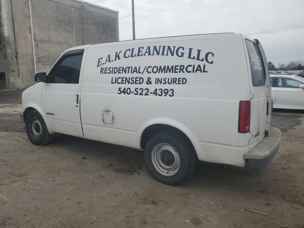 2000 Chevrolet Astro - Image 2