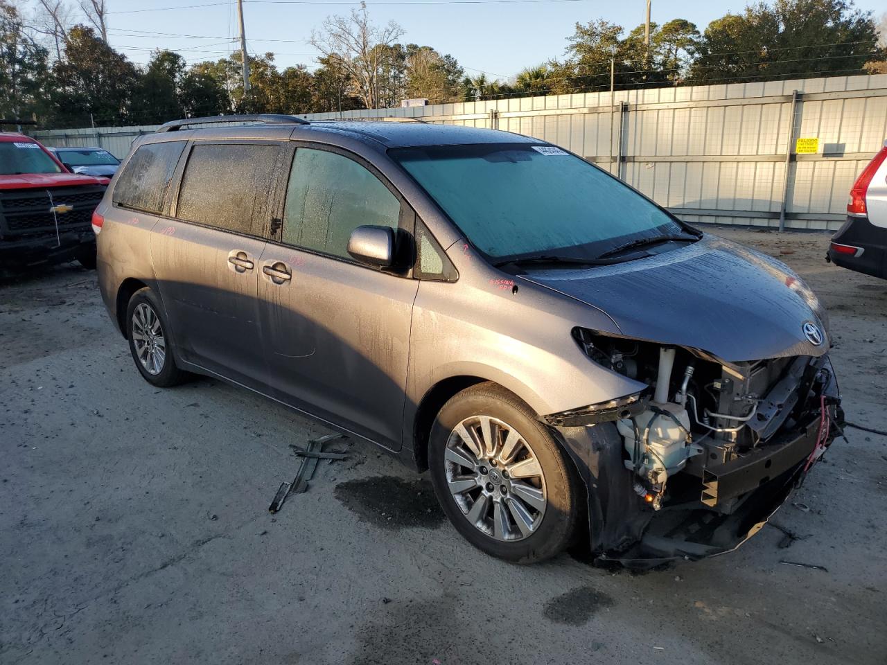 2011 Toyota Sienna - Image 4
