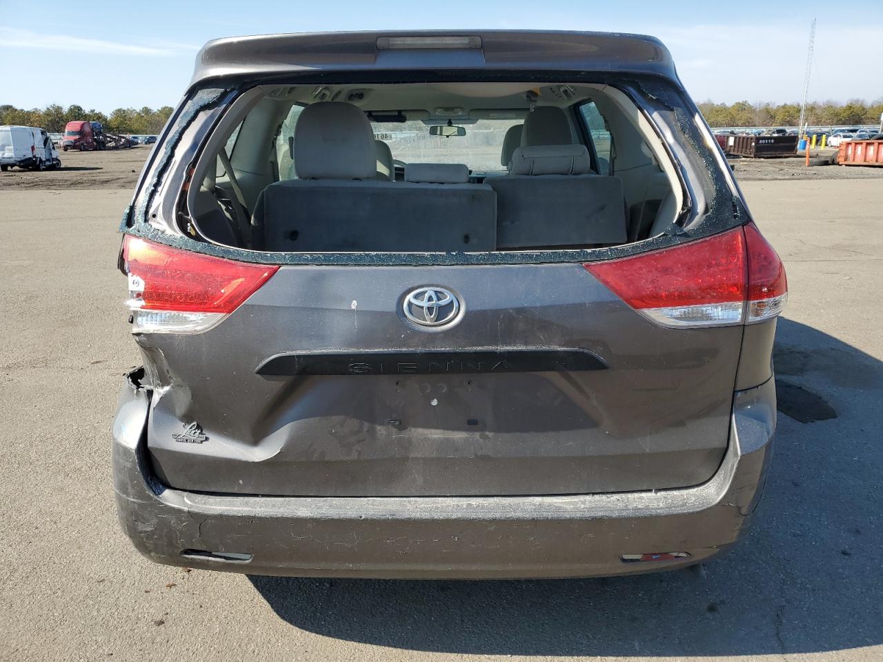 2013 Toyota Sienna - Image 6