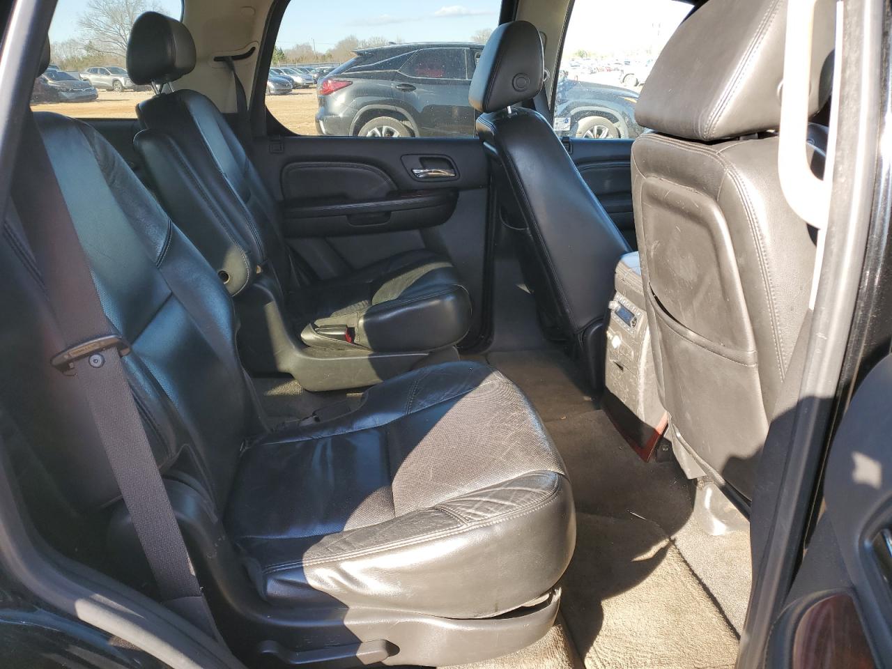 2008 Cadillac Escalade - Image 11