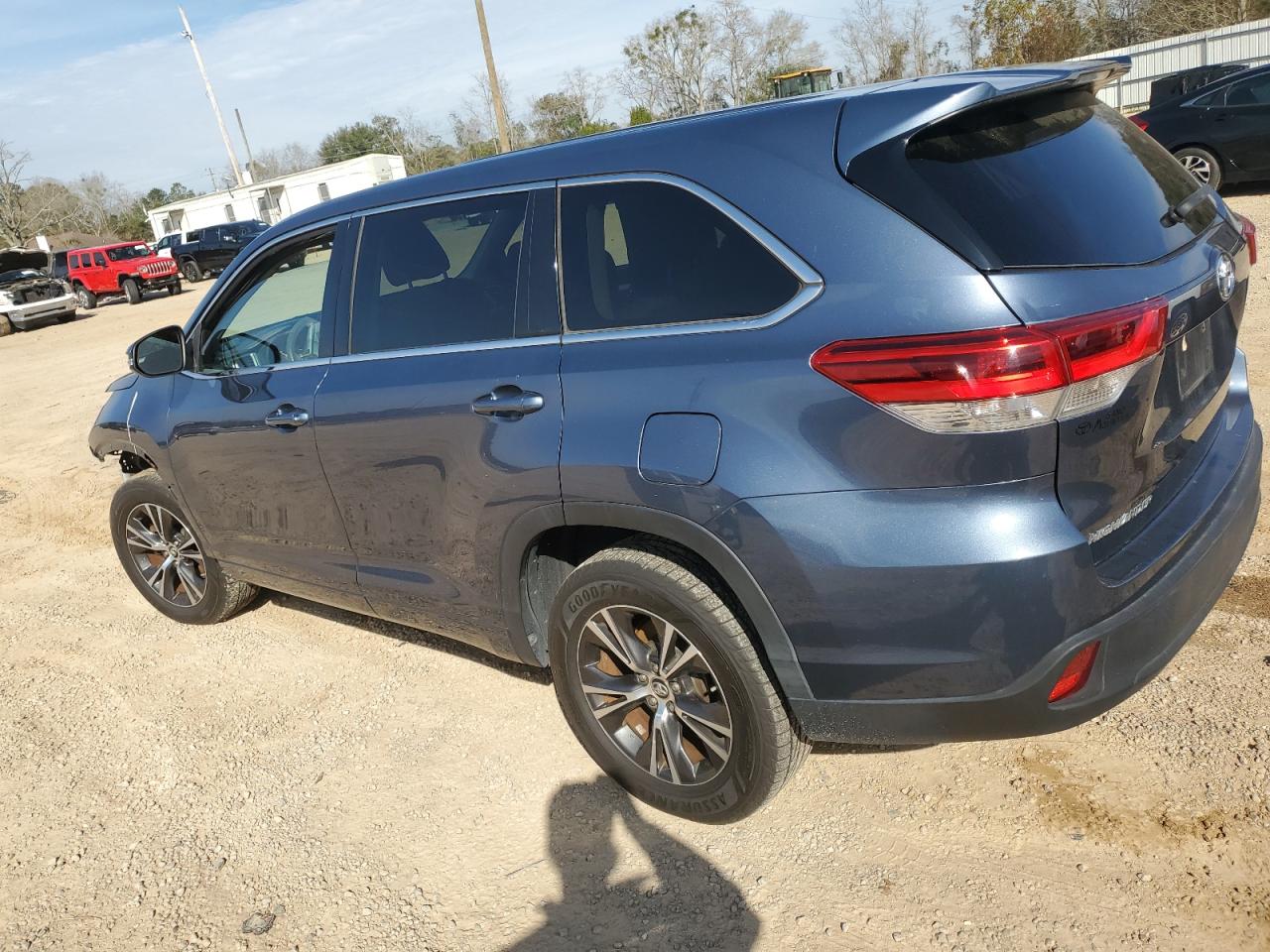 2018 Toyota Highlander - Image 2