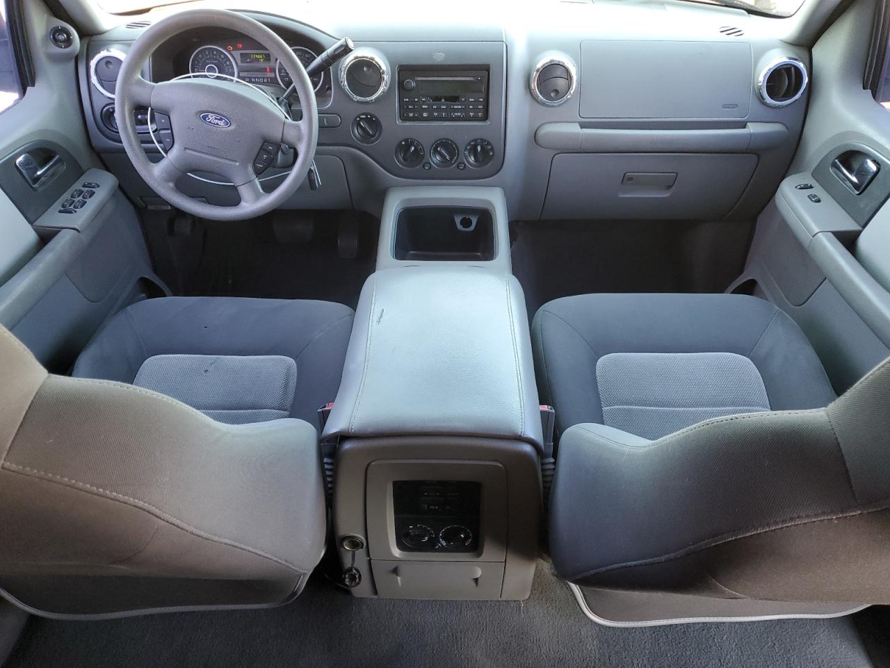 2005 Ford Expedition - Image 8