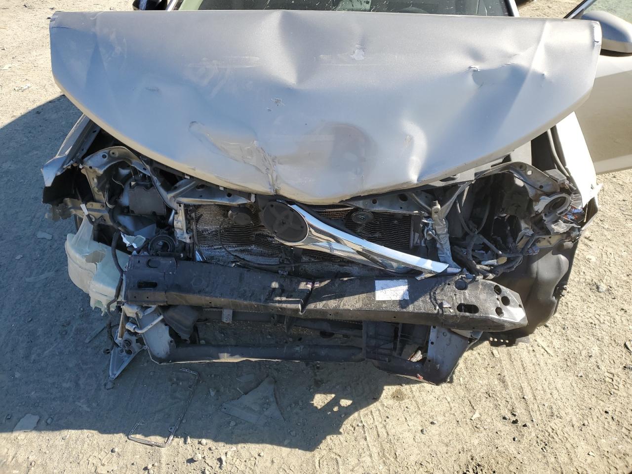 2014 Toyota Camry - Image 13