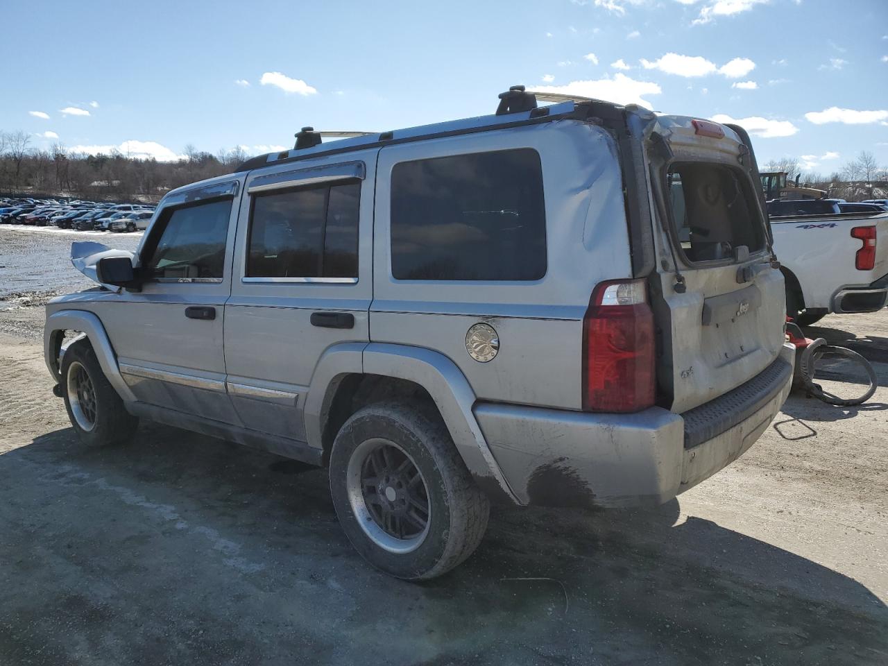 2006 Jeep Commander - Image 2
