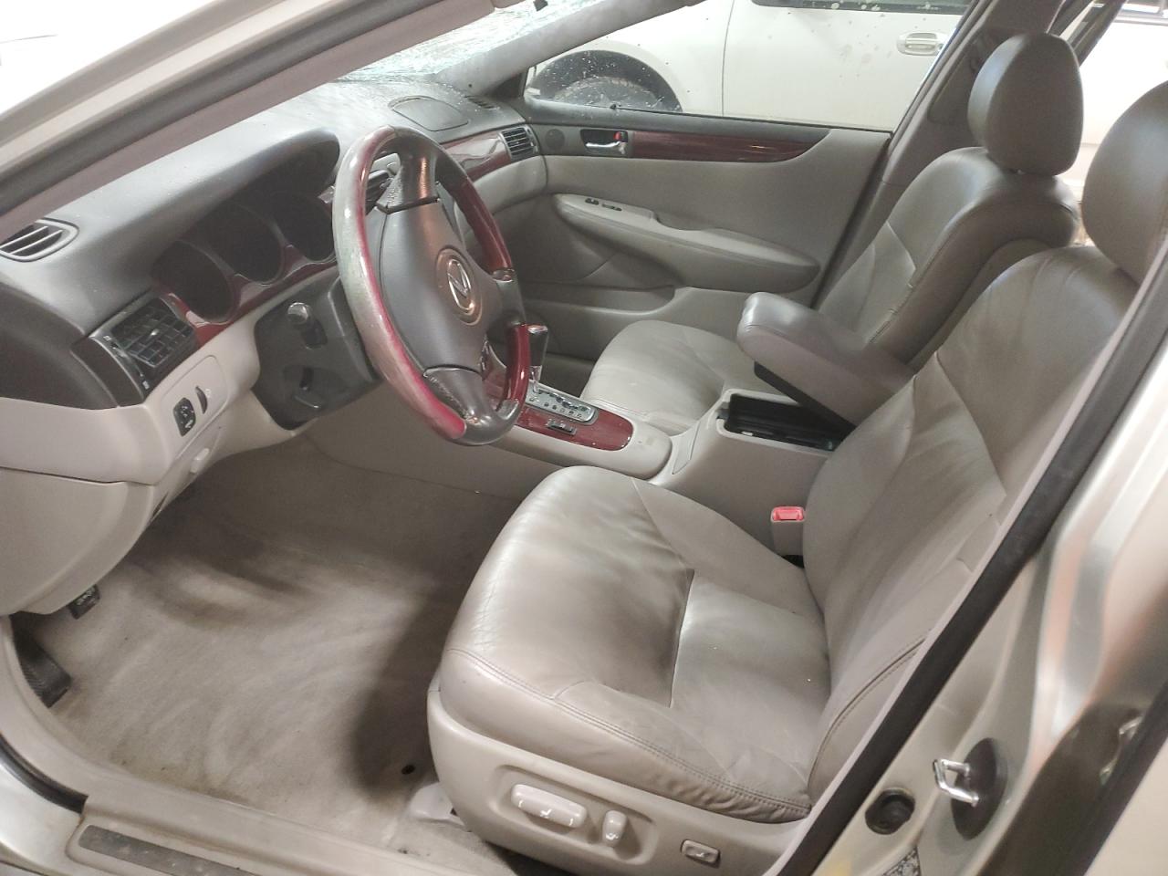 2004 Lexus ES - Image 7