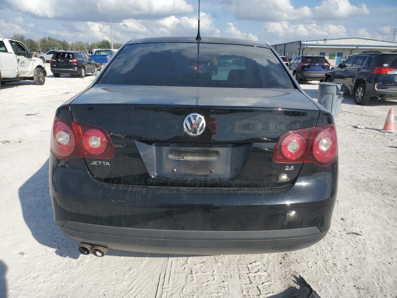 2010 Volkswagen Jetta - Image 6