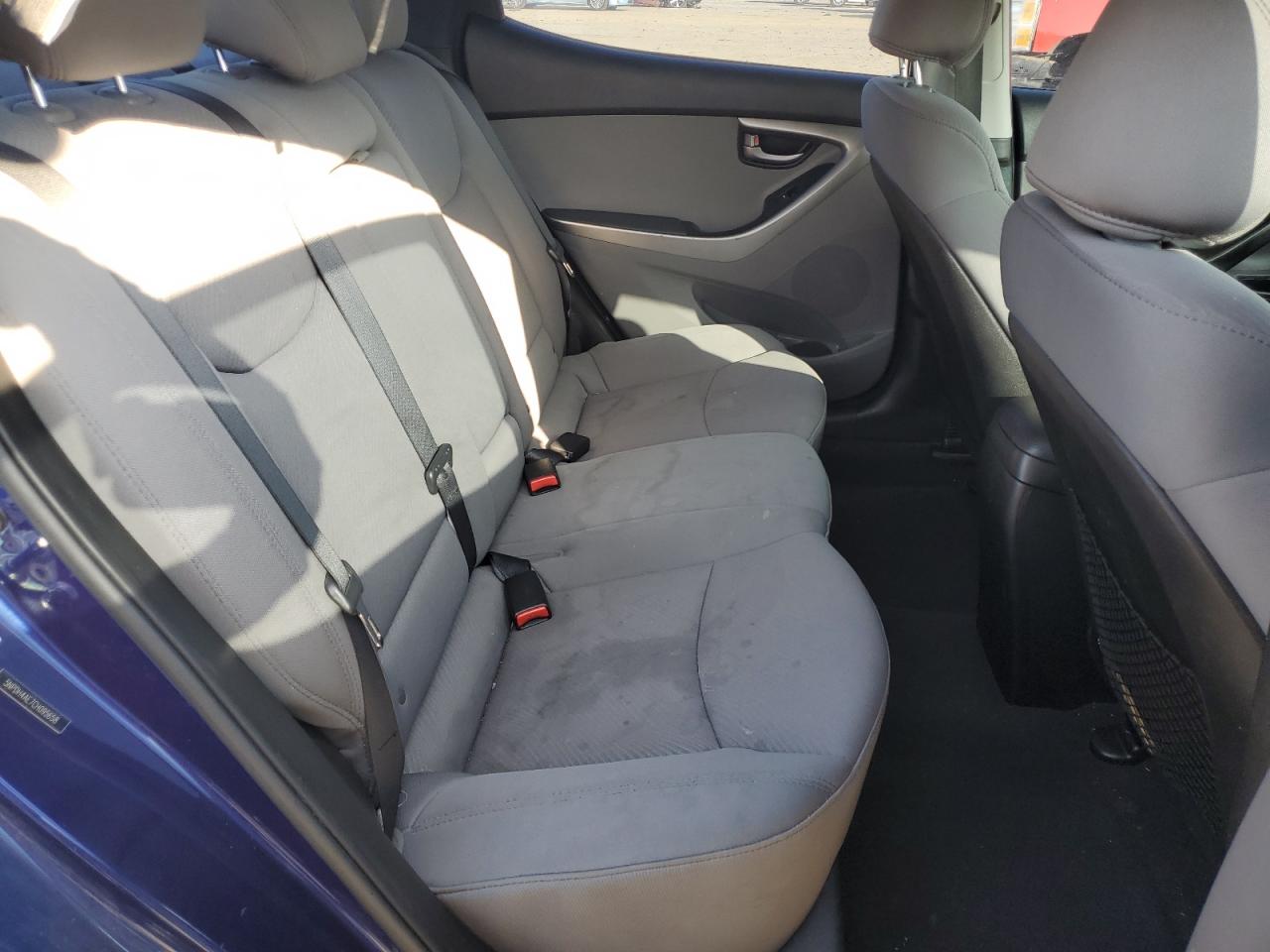 2012 Hyundai Elantra - Image 10