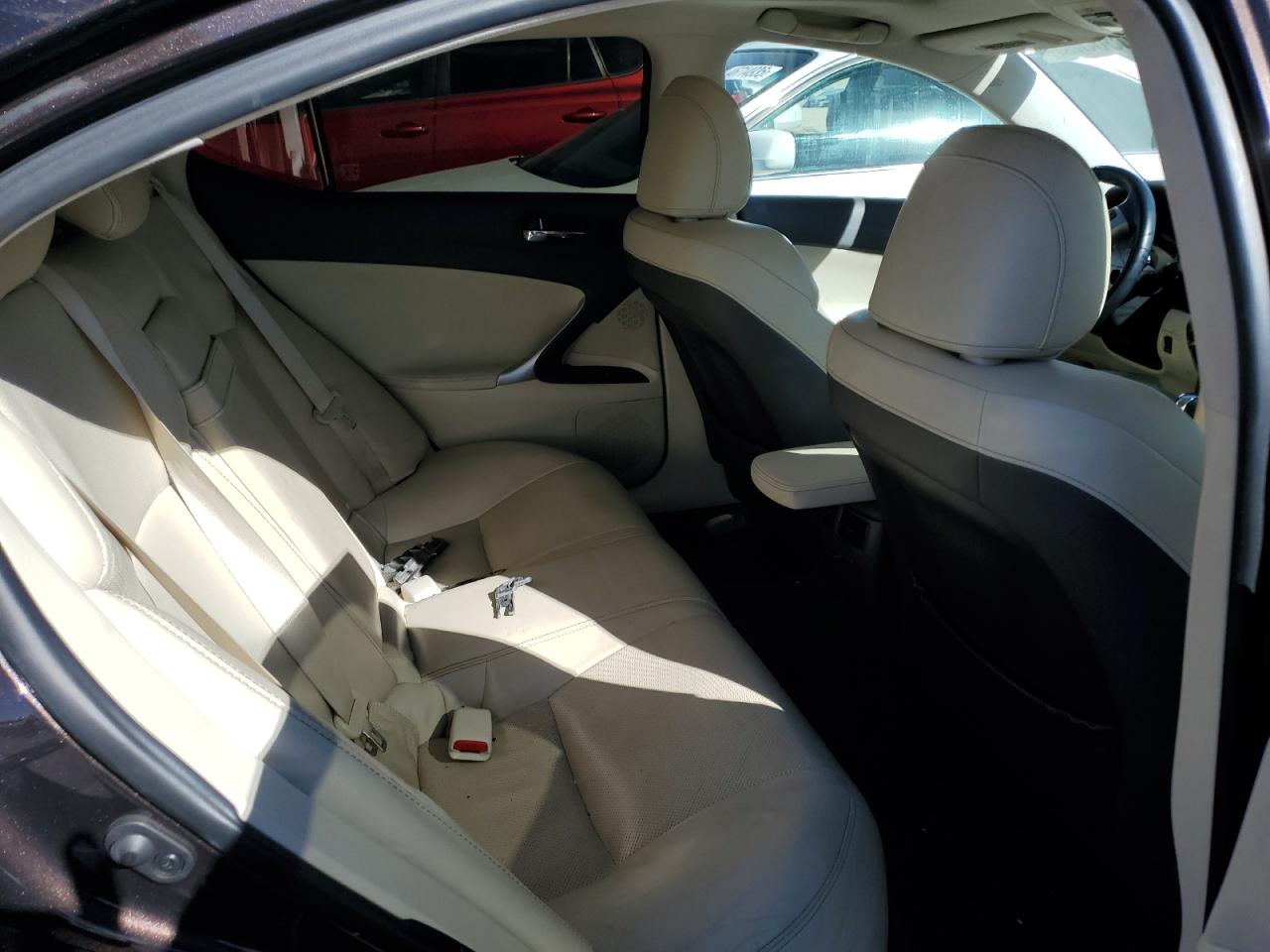 2012 Lexus IS - Image 11