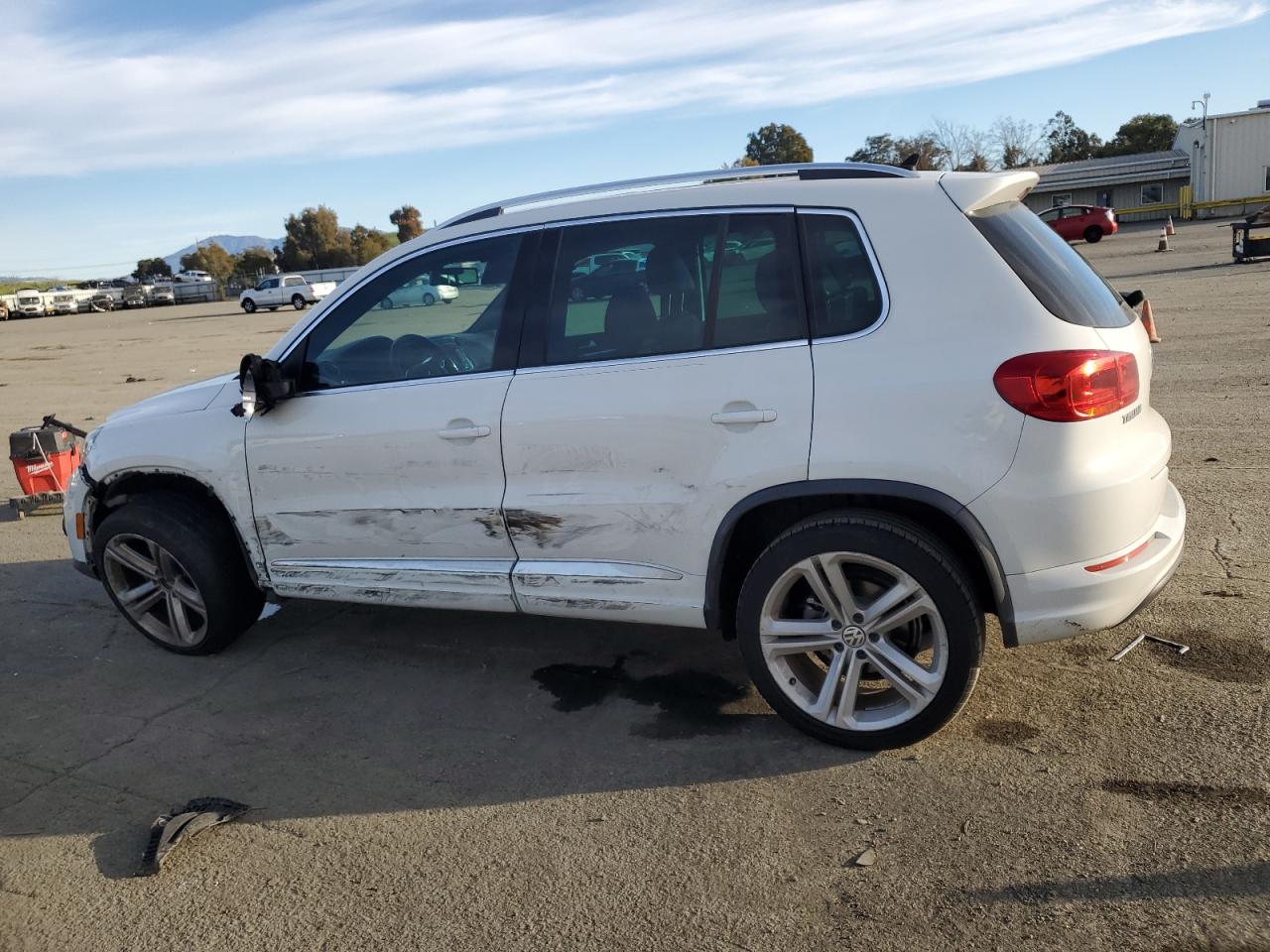 2015 Volkswagen Tiguan - Image 2
