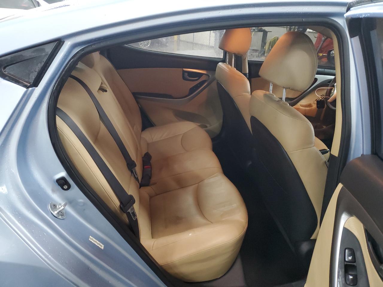 2012 Hyundai Elantra - Image 10