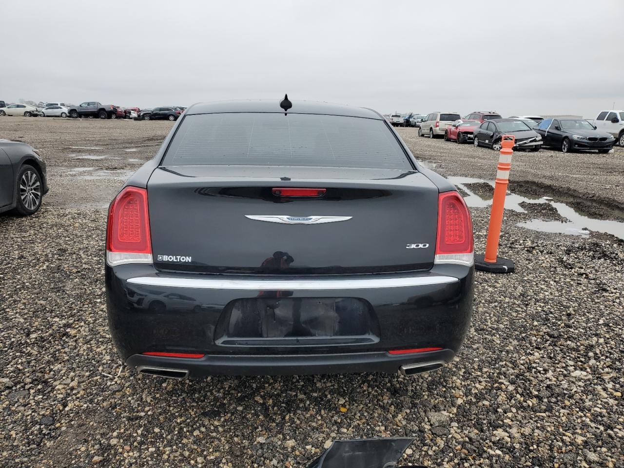 2020 Chrysler 300 - Image 6