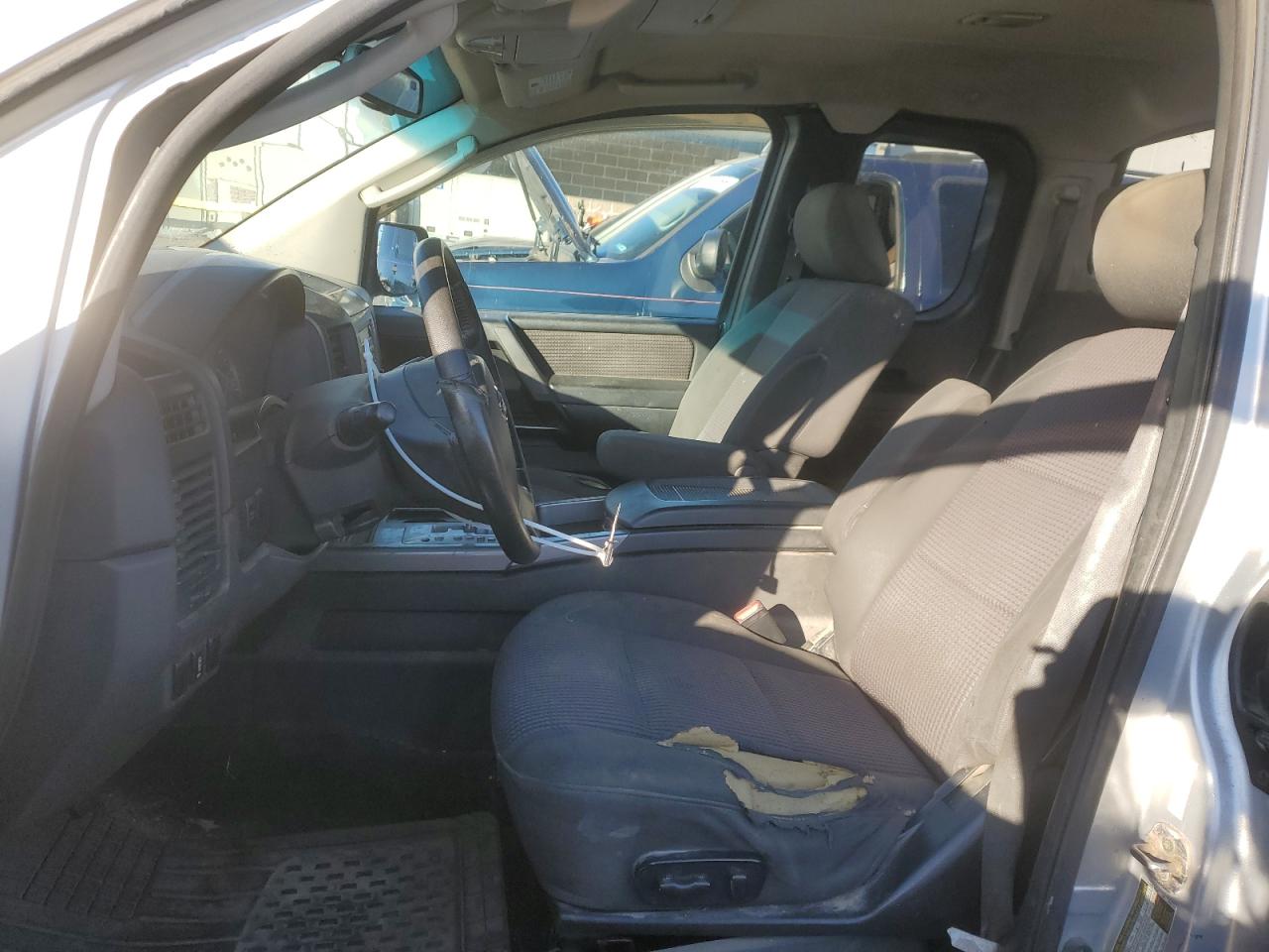 2011 Nissan Titan - Image 7