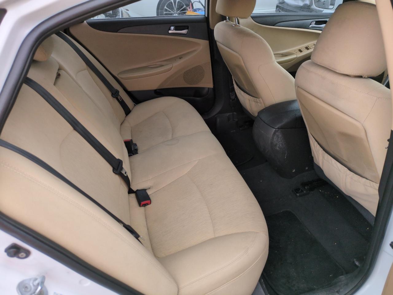 2011 Hyundai Sonata - Image 10