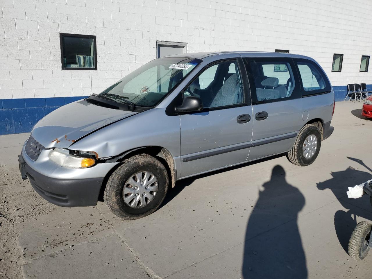 2000 Plymouth Voyager - Image 1
