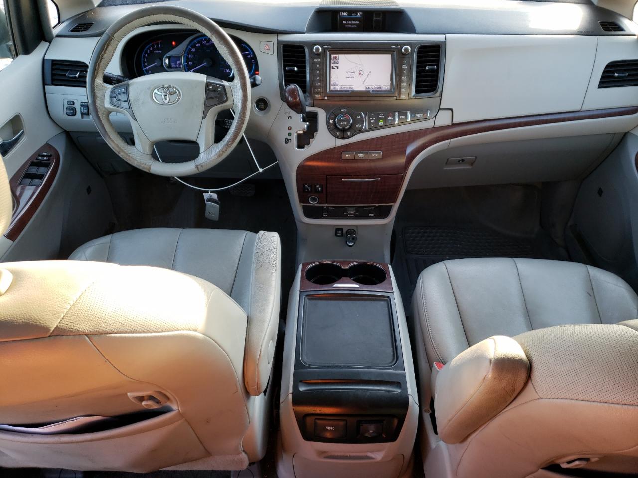 2013 Toyota Sienna - Image 8