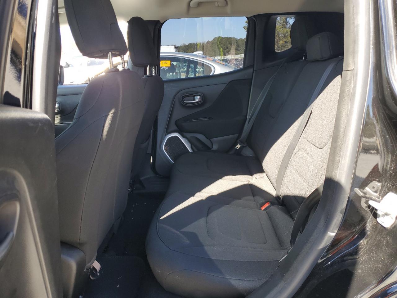 2018 Jeep Renegade - Image 11