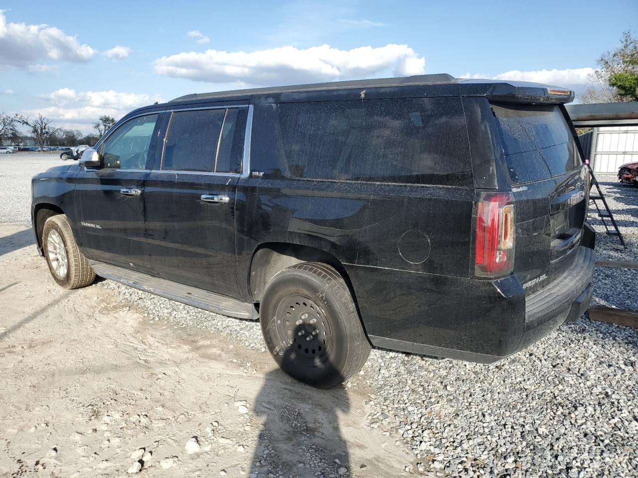 2015 GMC Yukon - Image 2