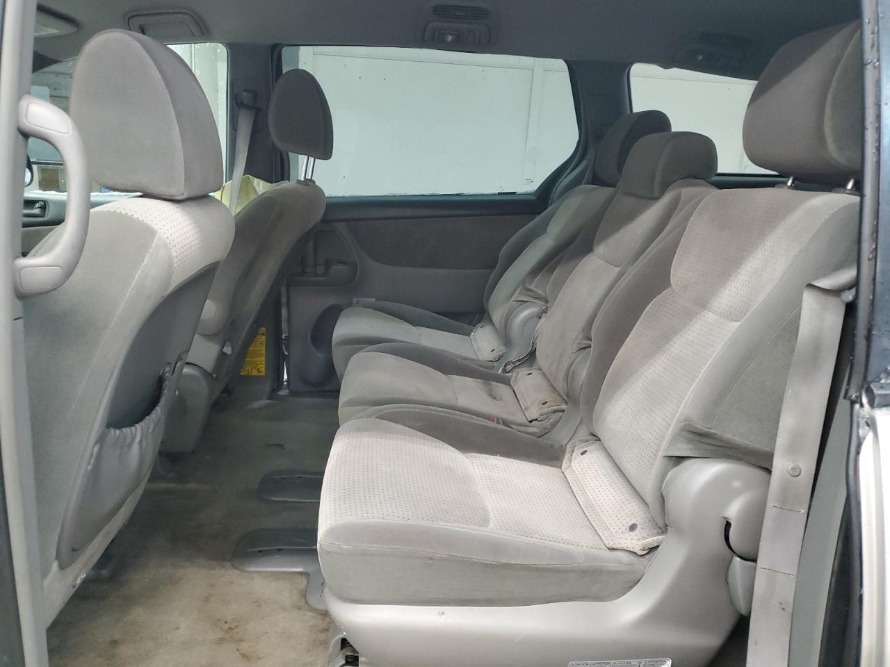 2009 Toyota Sienna - Image 11