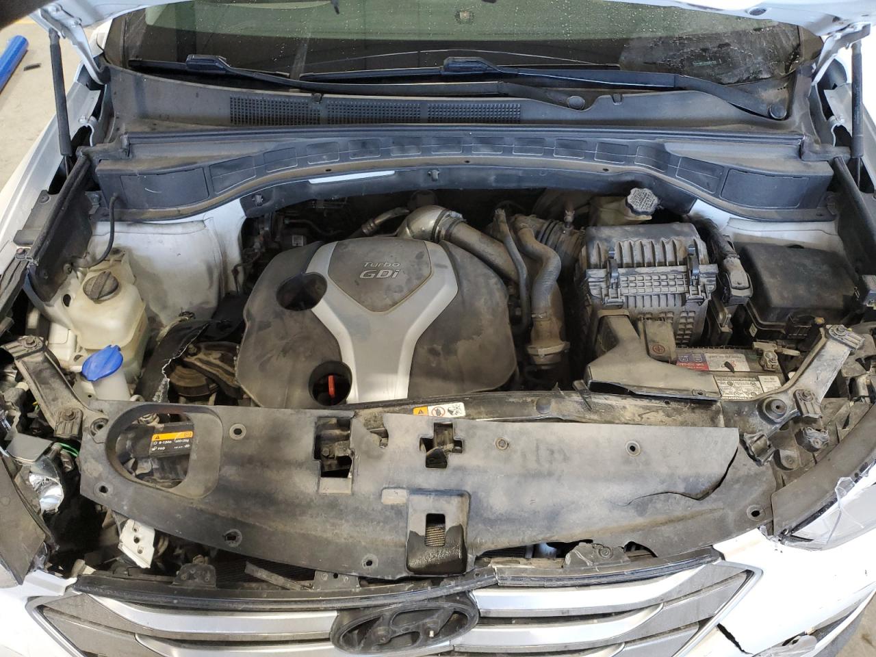 2016 Hyundai Santa Fe - Image 12