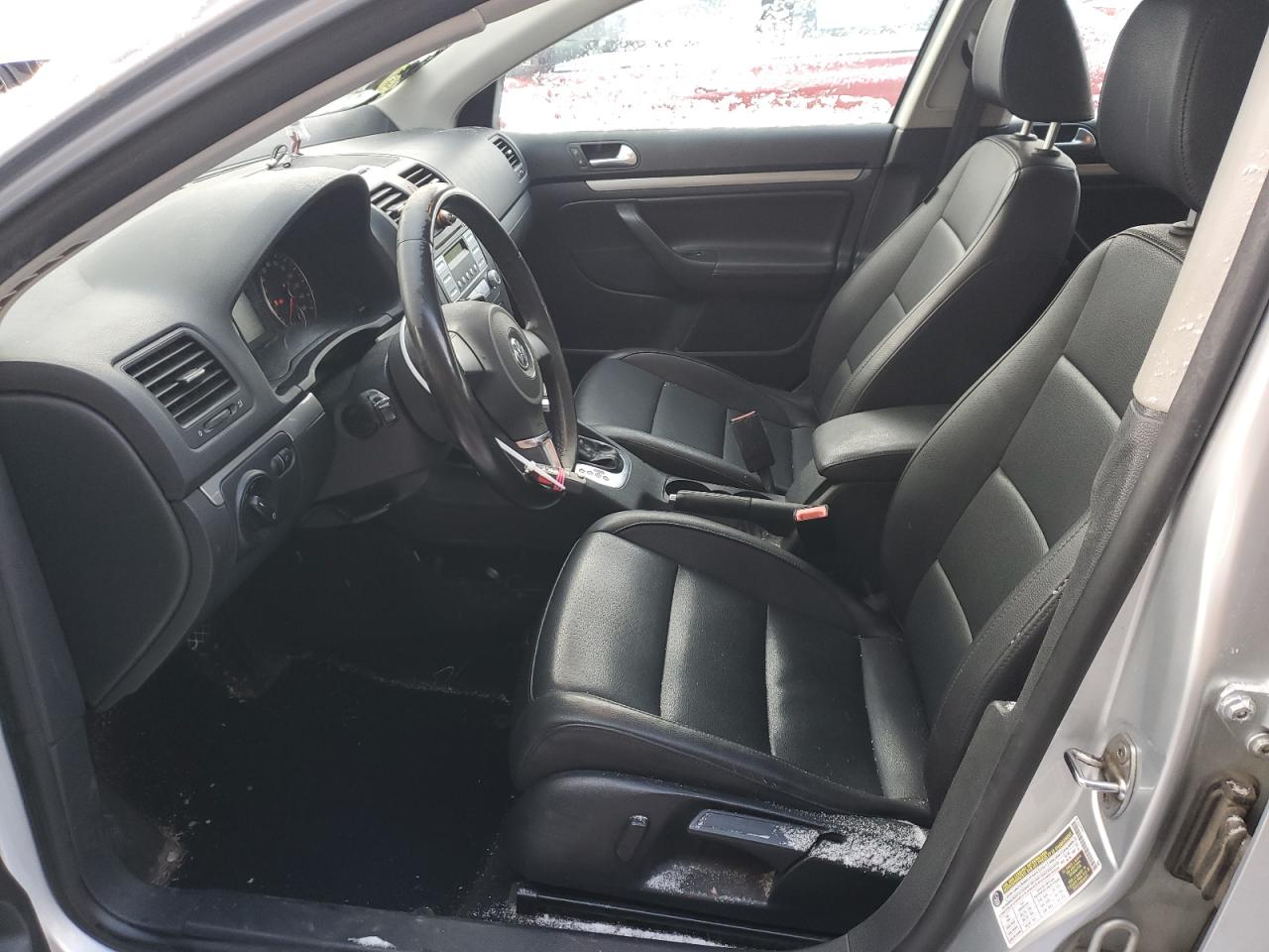 2010 Volkswagen Jetta - Image 7