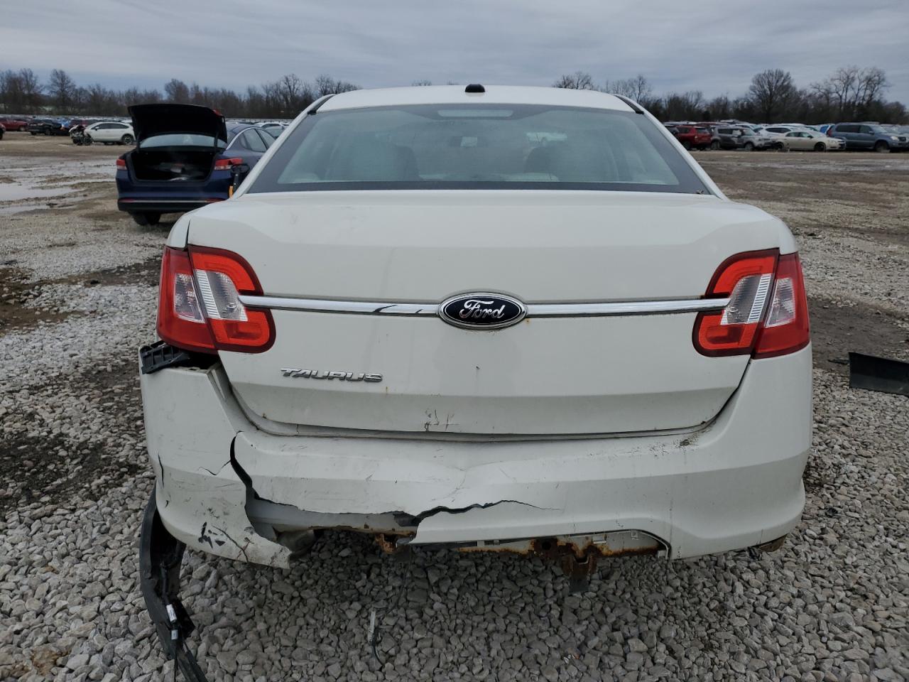 2011 Ford Taurus - Image 6