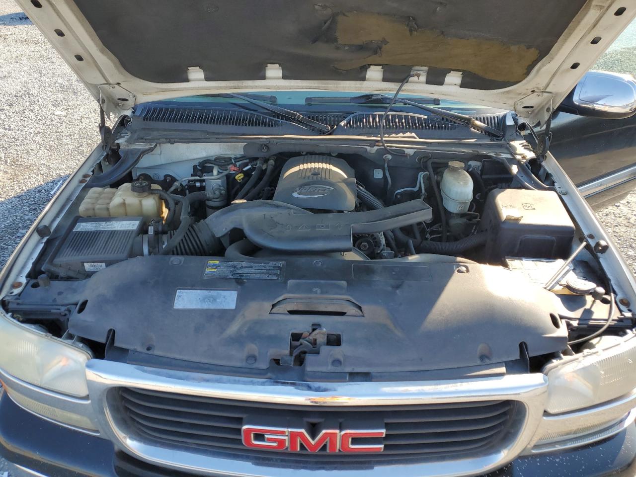 2004 GMC Yukon - Image 14