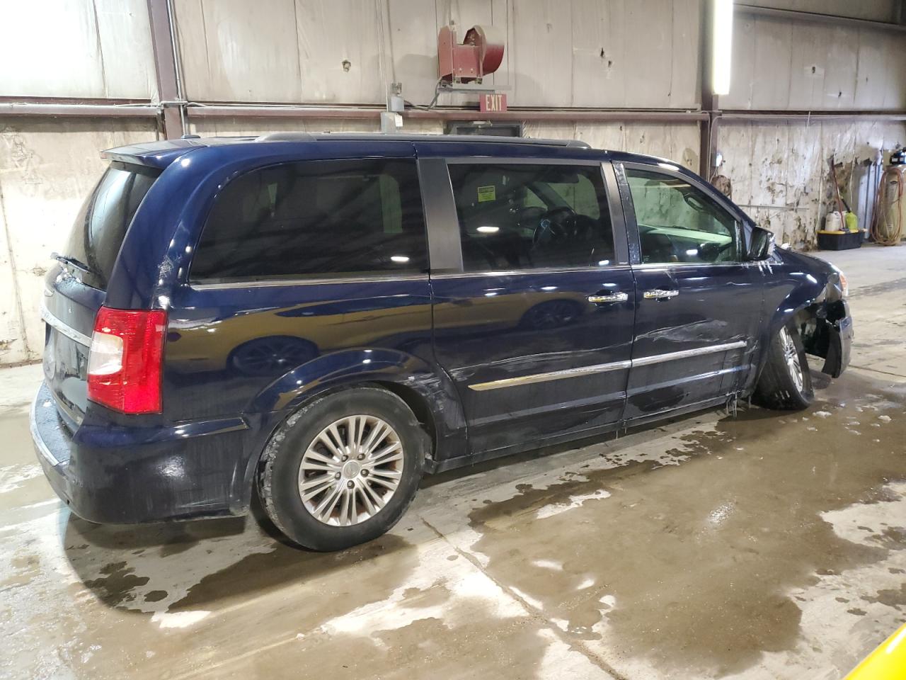 2013 Chrysler Town & Country - Image 3
