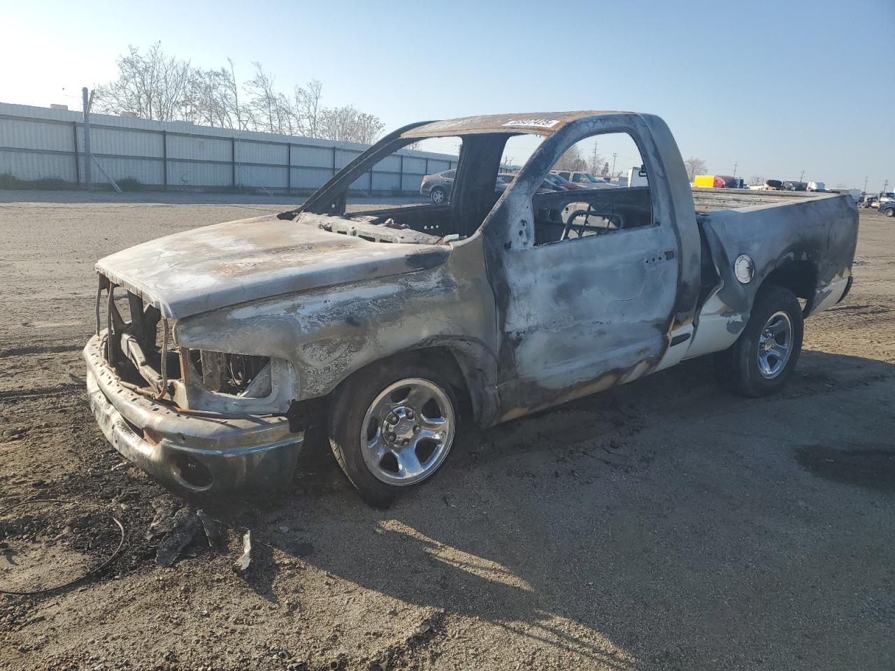 2005 Dodge Ram 1500 St продається в Bakersfield, CA - Burn