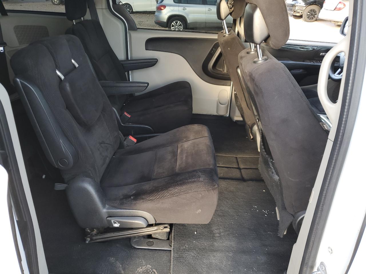2014 Dodge Caravan - Image 12