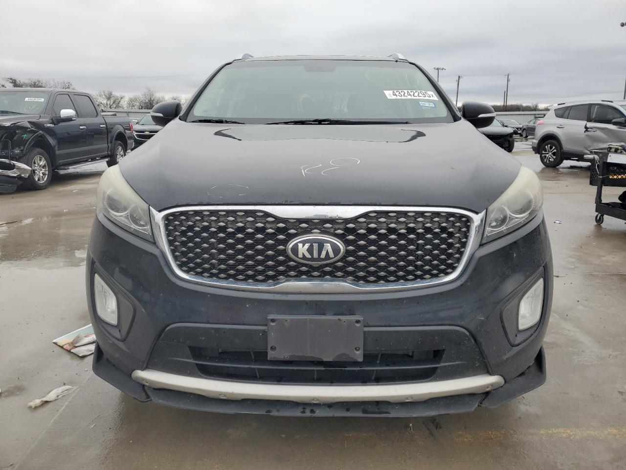 2017 Kia Sorento - Image 5
