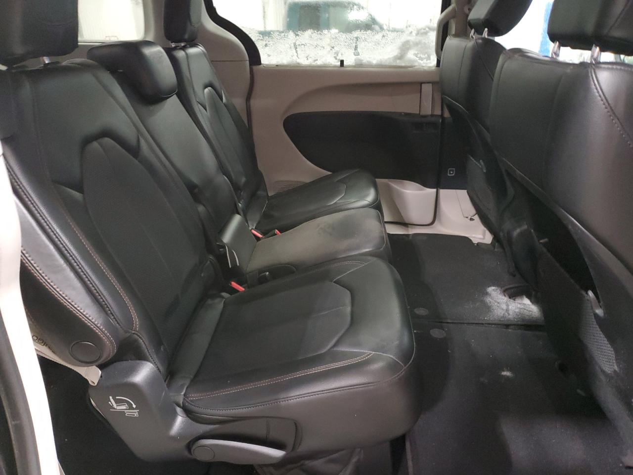 2018 Chrysler Pacifica - Image 11