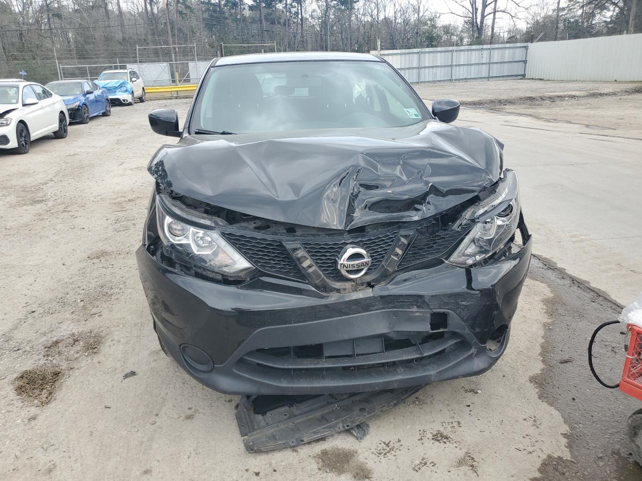 2017 Nissan Rogue - Image 5