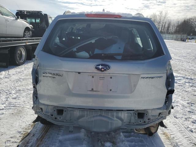  SUBARU FORESTER 2018 Серебристый