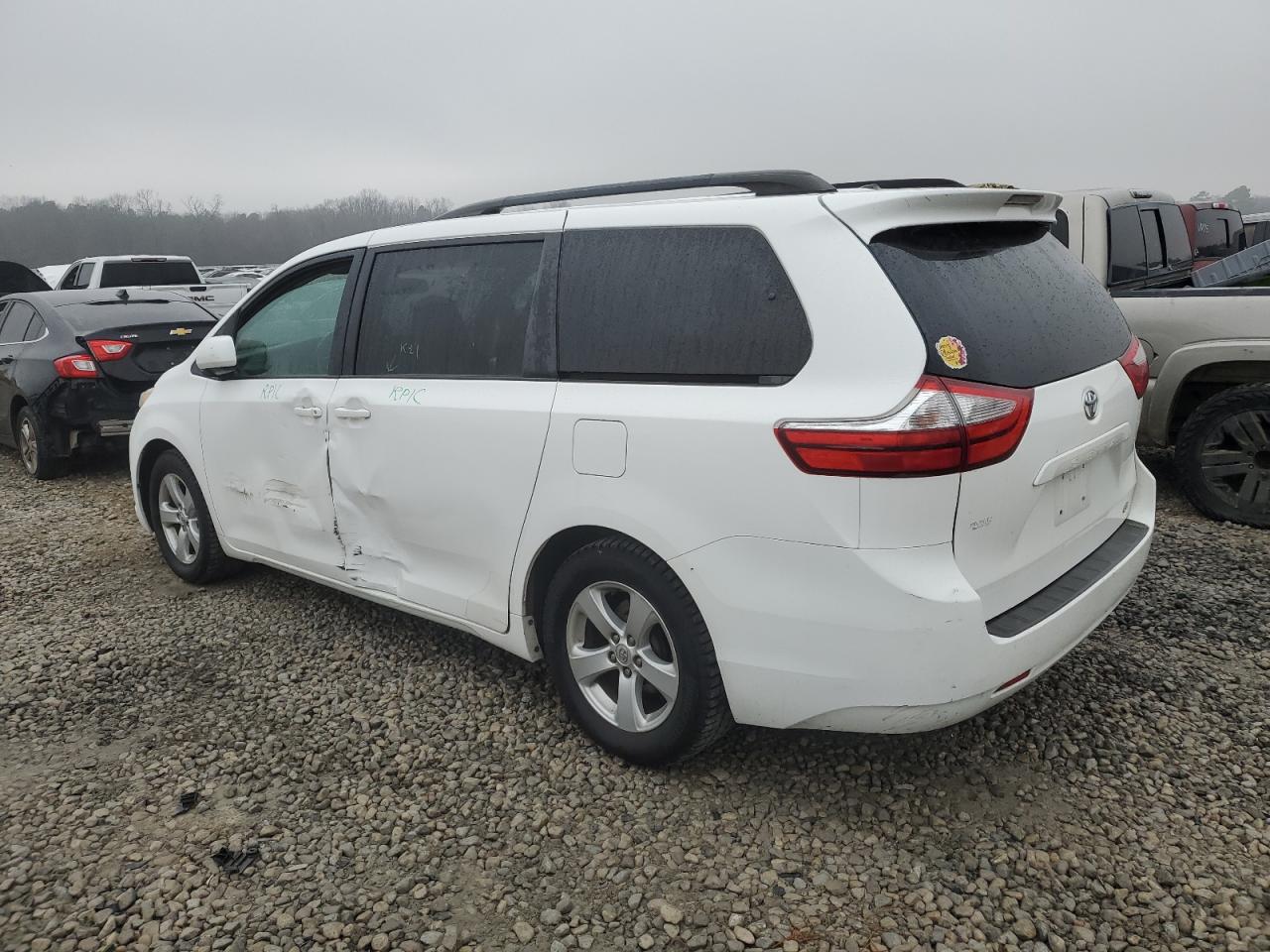 2015 Toyota Sienna - Image 2