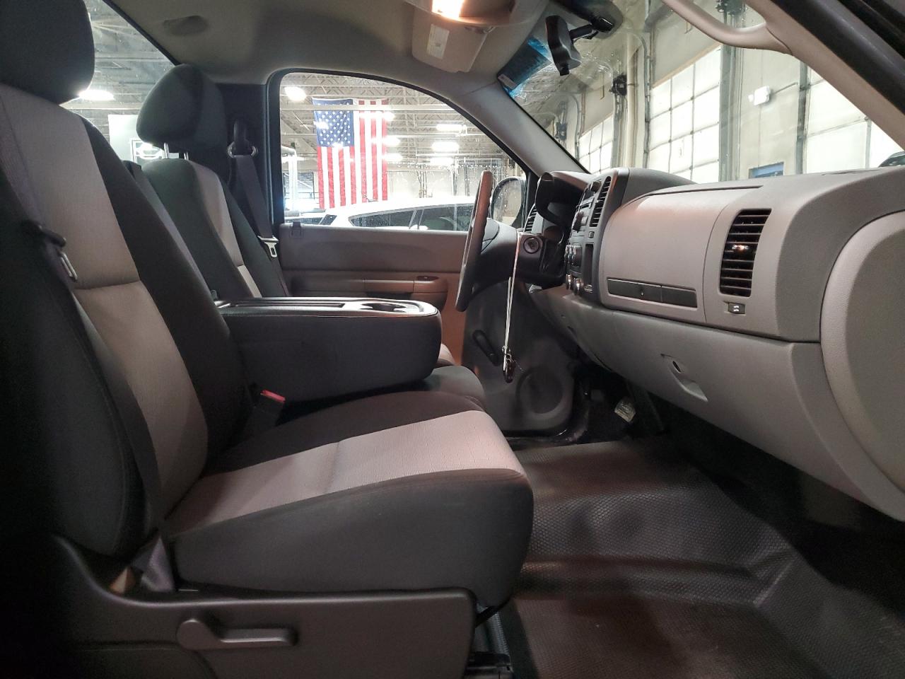 2008 Chevrolet Silverado - Image 10