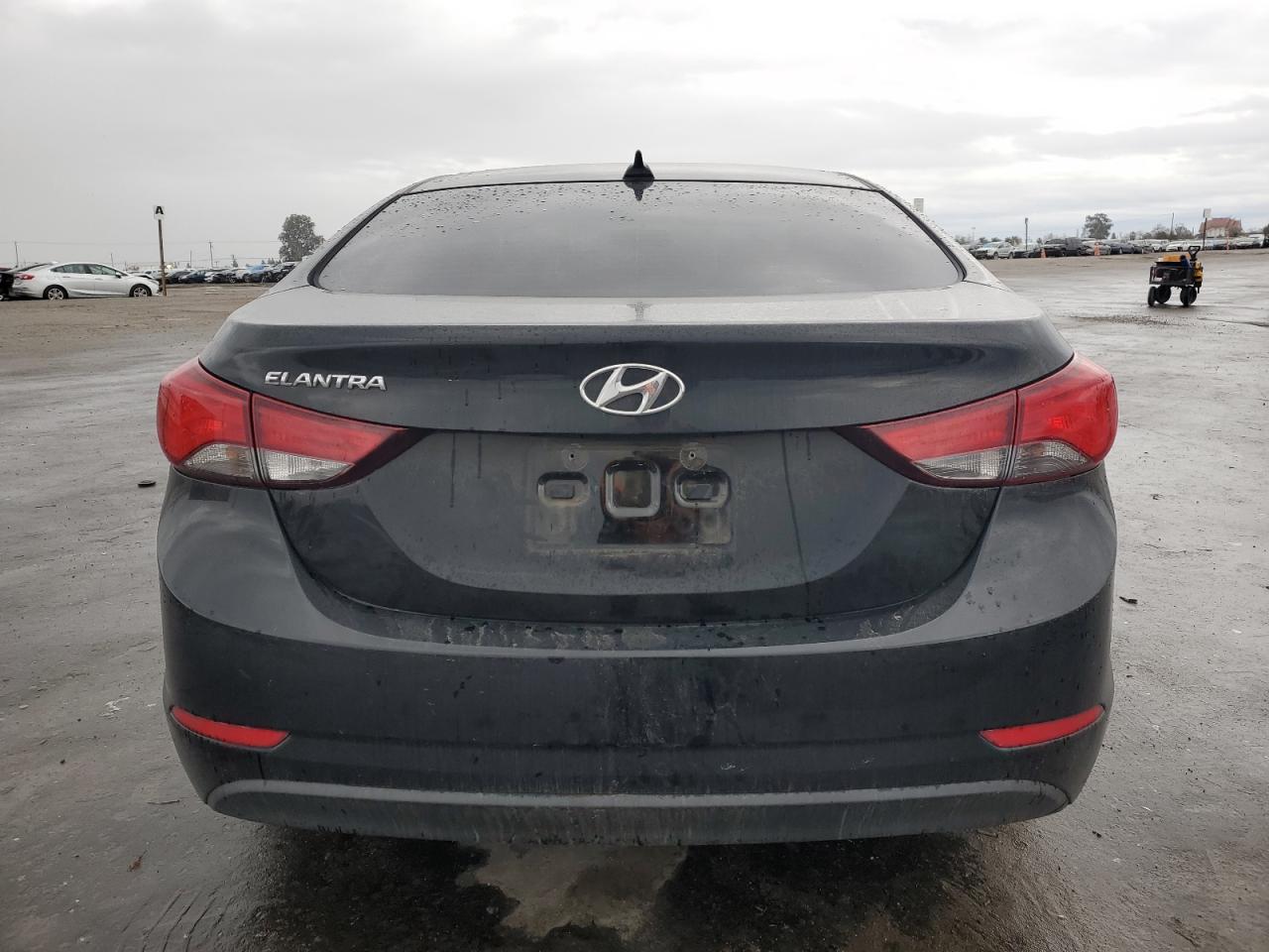 2016 Hyundai Elantra - Image 6