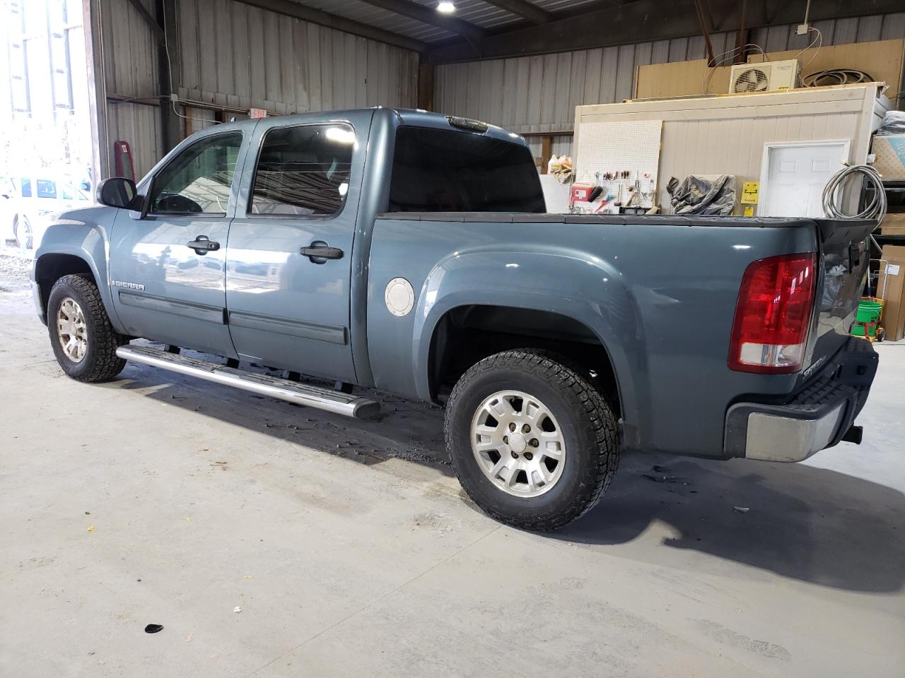 2007 GMC Sierra - Image 2